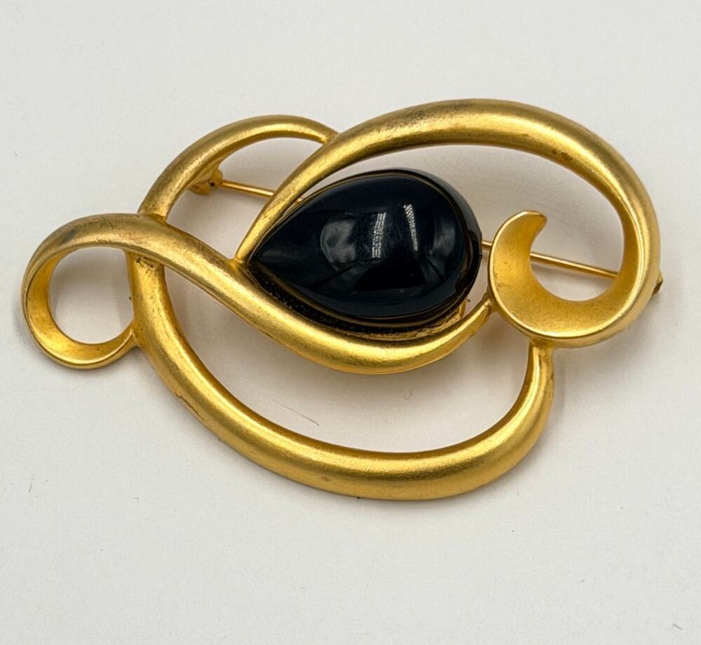 Vintage M Jent Signed Modernist Abstract Faux Onyx Stone Ritzy Gold Tone Brooch